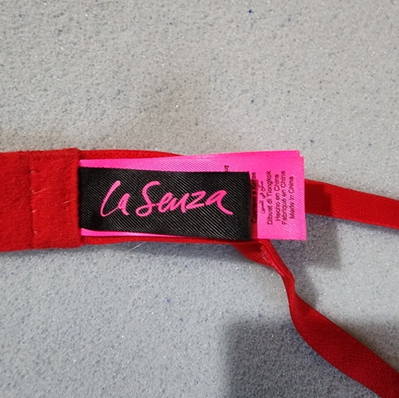 Brassière - Picture 1 of 3